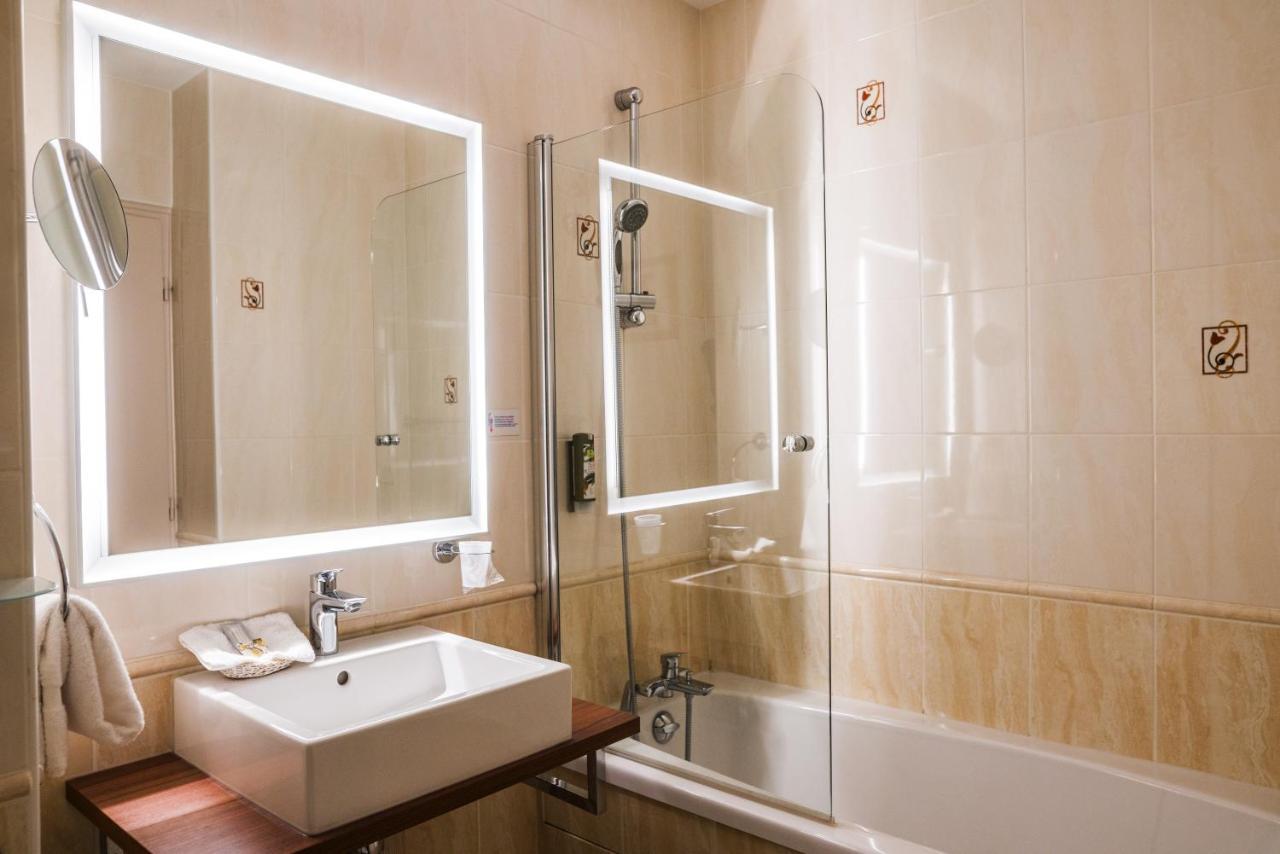Logis Hotel Le Petit Casset La Boisse Luaran gambar