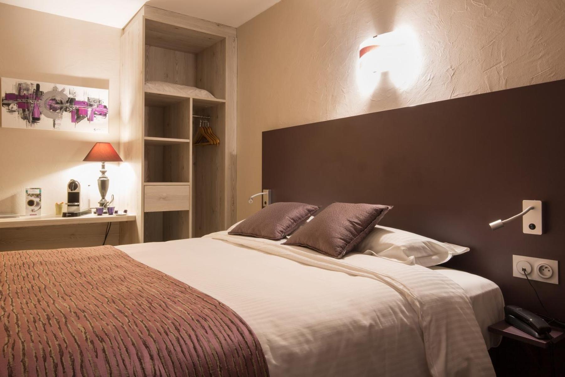 Logis Hotel Le Petit Casset La Boisse Bilik gambar
