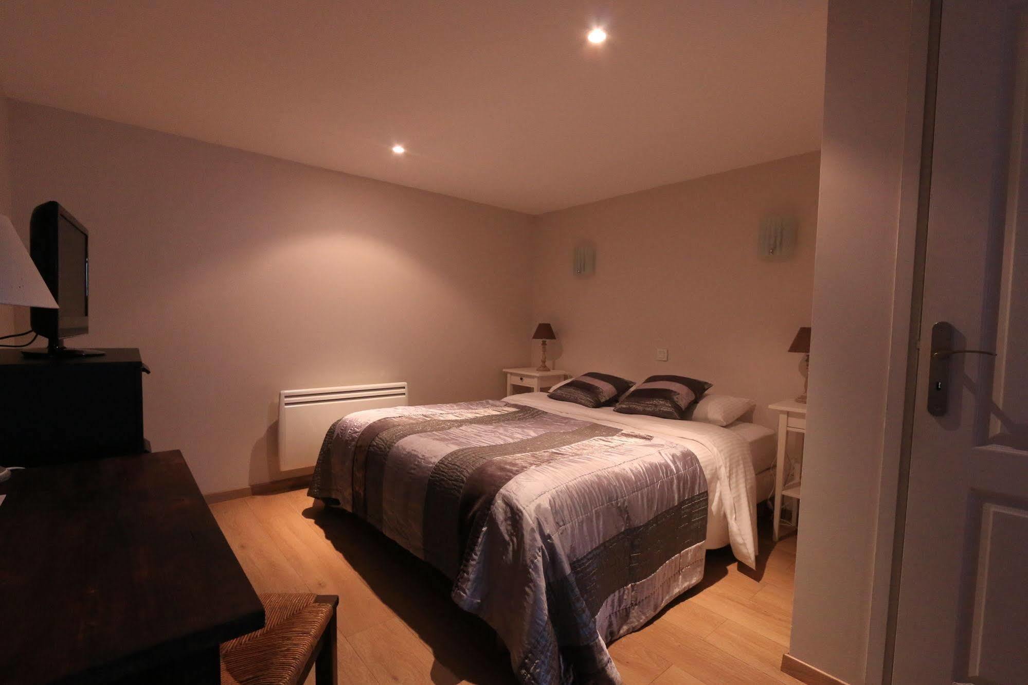 Logis Hotel Le Petit Casset La Boisse Luaran gambar